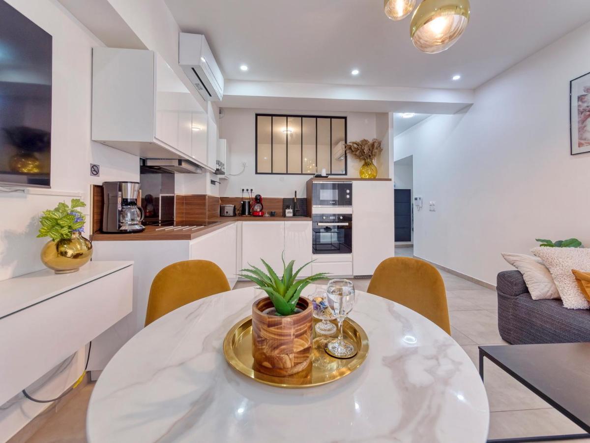 City Vibes, Indoor Parking, Breakfast & Air Conditioning 尼斯 外观 照片